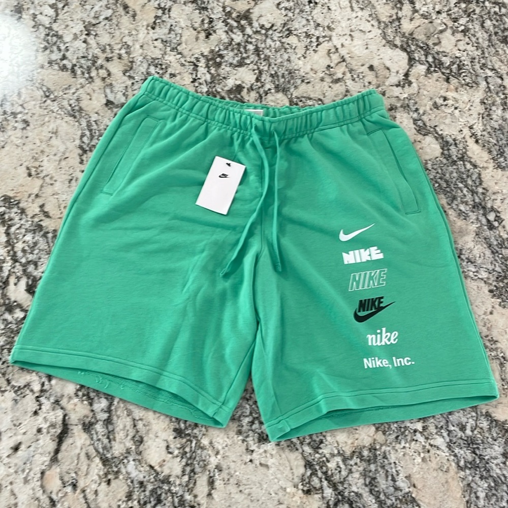 Men’s XL nwt green Nike shorts
